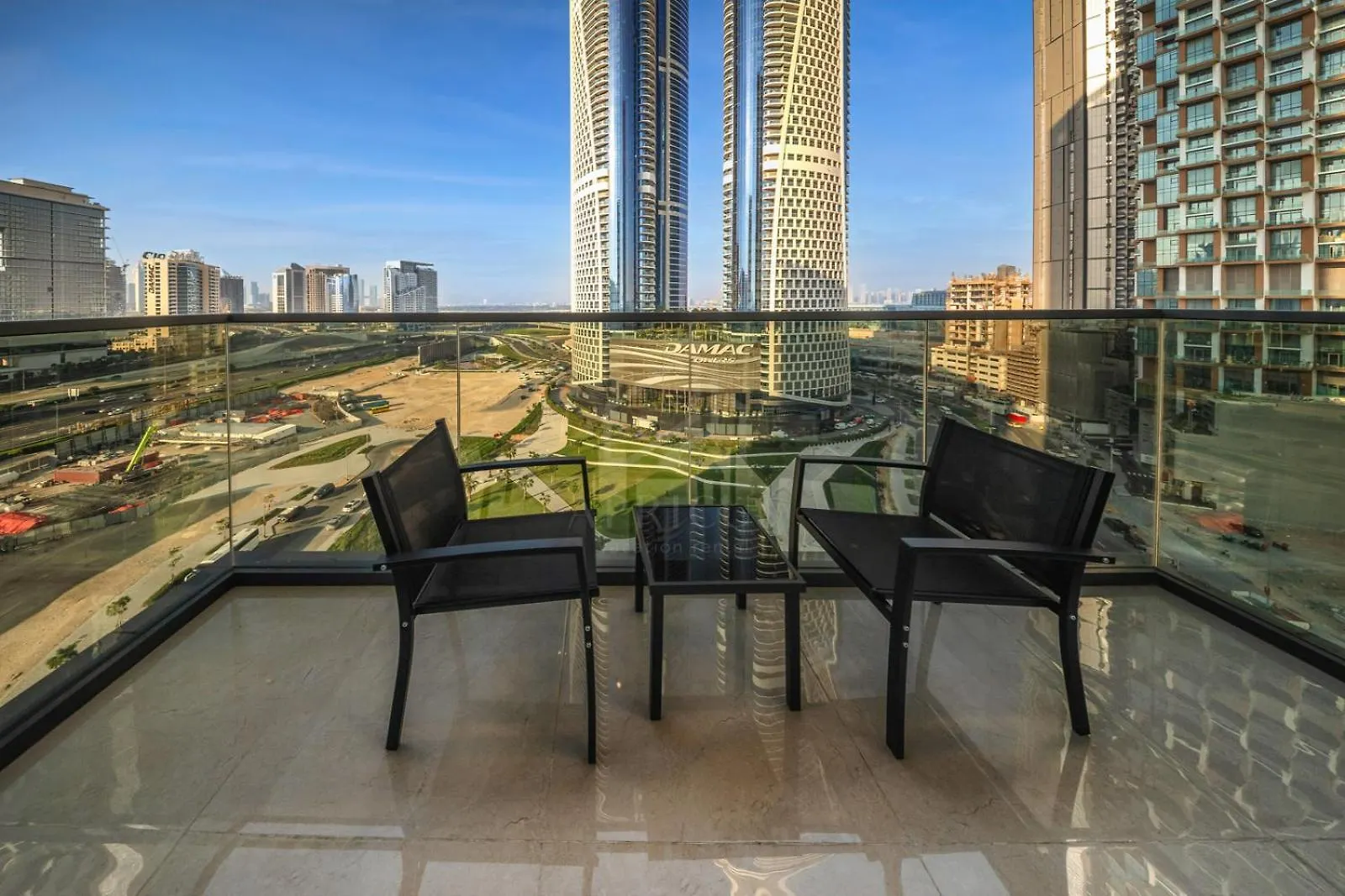 Classy 1 Bedroom In Nobles Tower ドバイ アラブ首長国連邦
