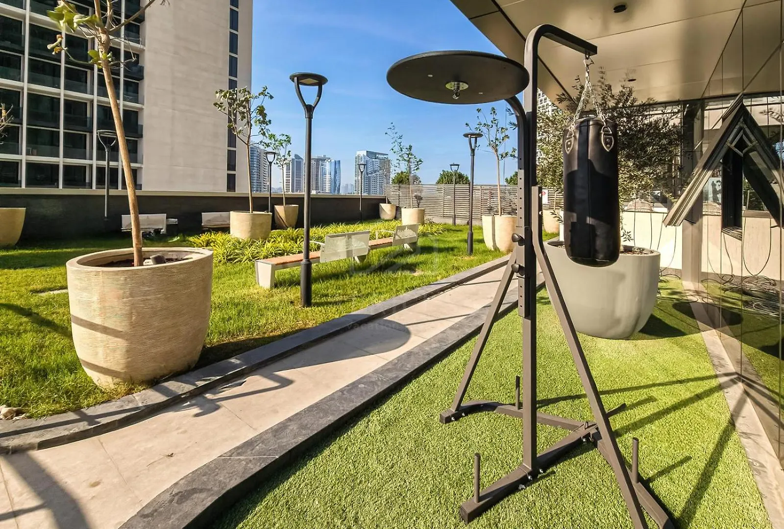 Classy 1 Bedroom In Nobles Tower Dubai 0*,